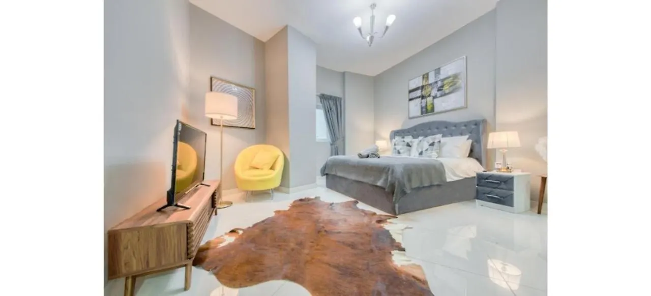 Luxurious 4-Bedroom Duplex Villa Apartment Near Jbr Dubai United Arab Emirates